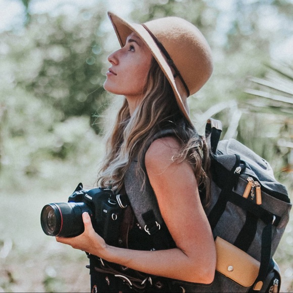 🌔Meet your Posher, Shaina! 🌔 - Picture 3 of 8